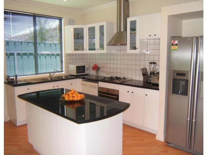 18 Queensborough Avenue, Hillcrest SA 5086