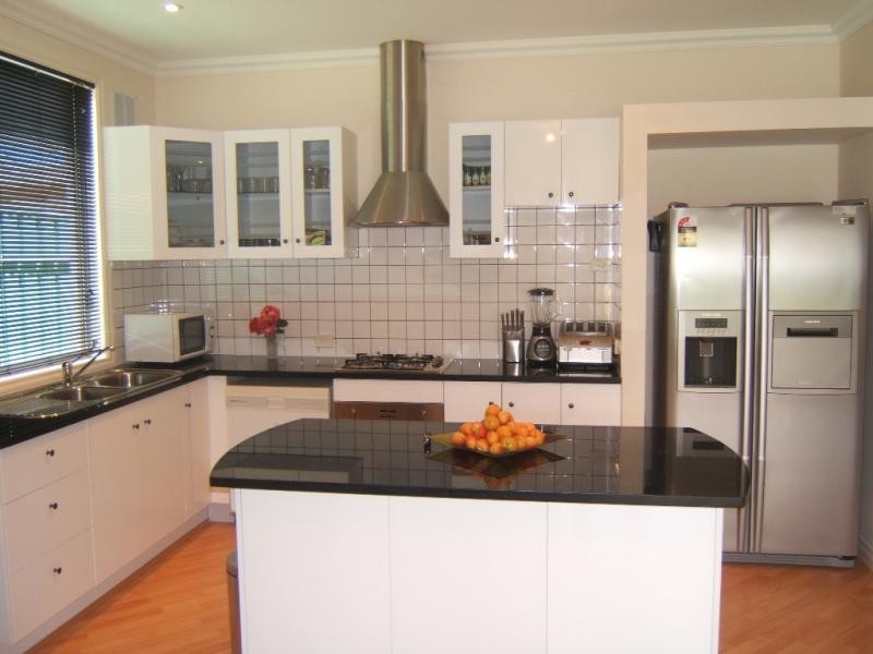 18 Queensborough Avenue, Hillcrest SA 5086