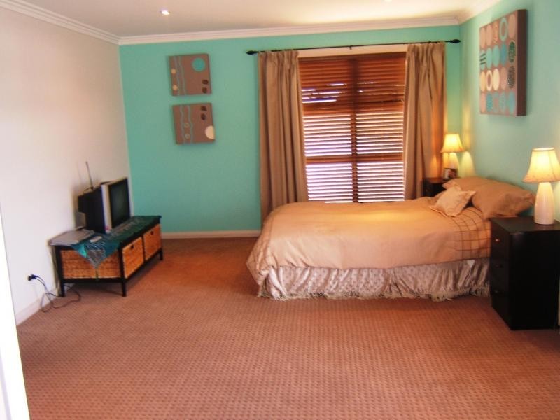 36 Sandville Avenue, Broadview SA 5083