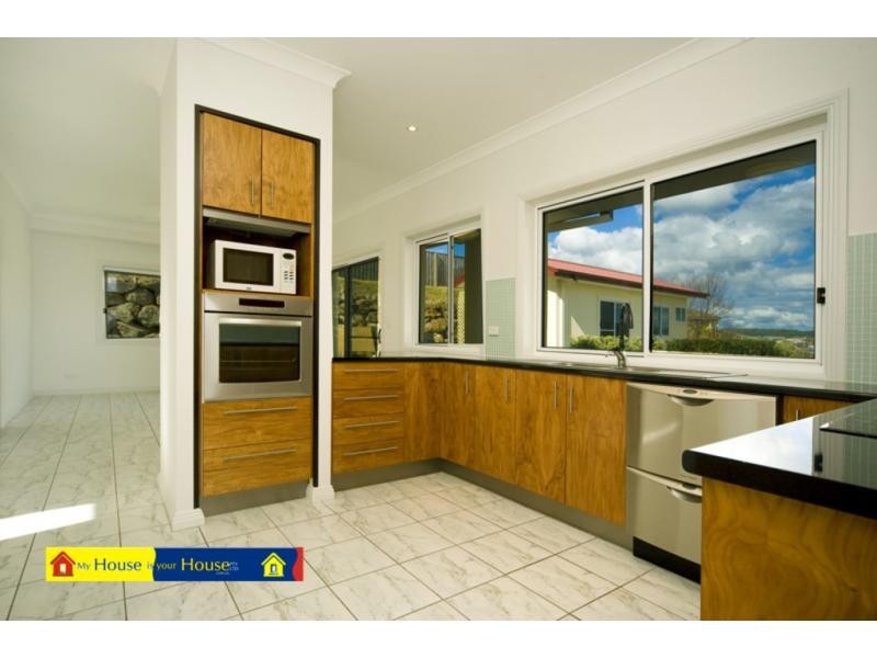 86 Salvado Drive, Pacific Pines QLD 4211