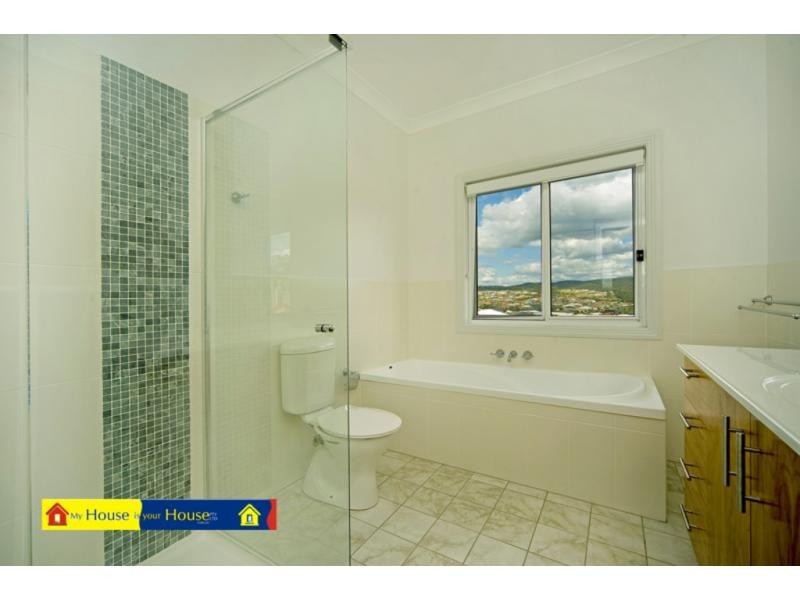 86 Salvado Drive, Pacific Pines QLD 4211