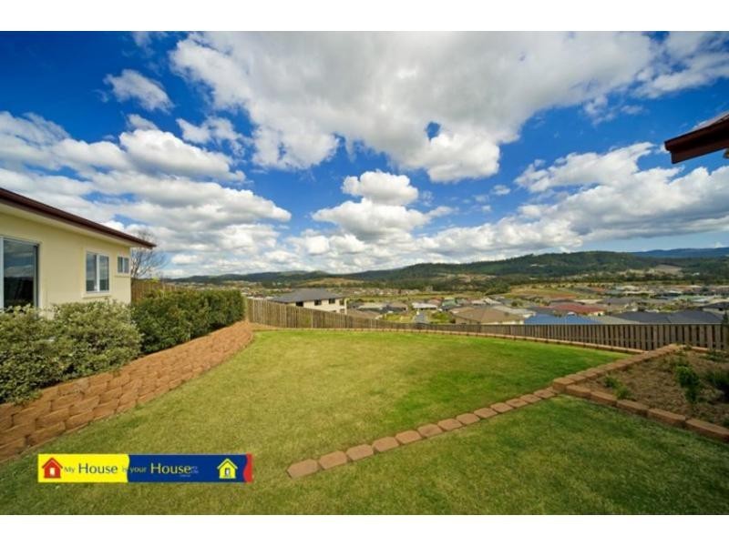 86 Salvado Drive, Pacific Pines QLD 4211