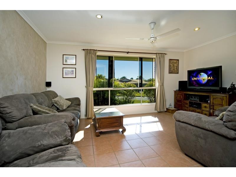 8 Gosford Court, Helensvale QLD 4212