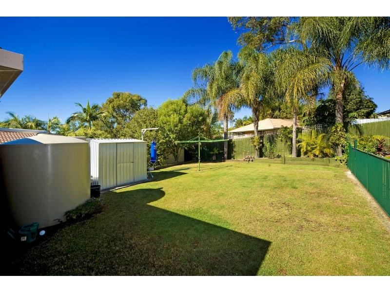 8 Gosford Court, Helensvale QLD 4212