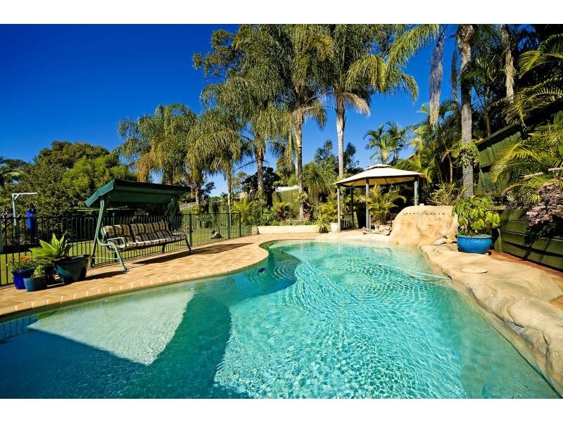 8 Gosford Court, Helensvale QLD 4212