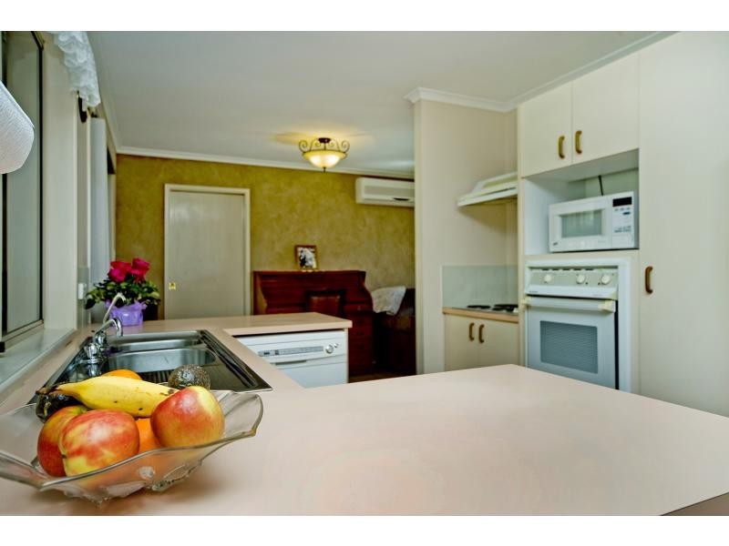 8 Gosford Court, Helensvale QLD 4212
