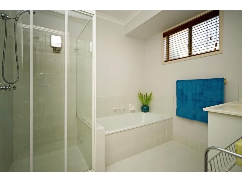 8 Gosford Court, Helensvale QLD 4212