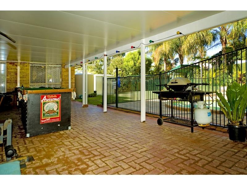 8 Gosford Court, Helensvale QLD 4212
