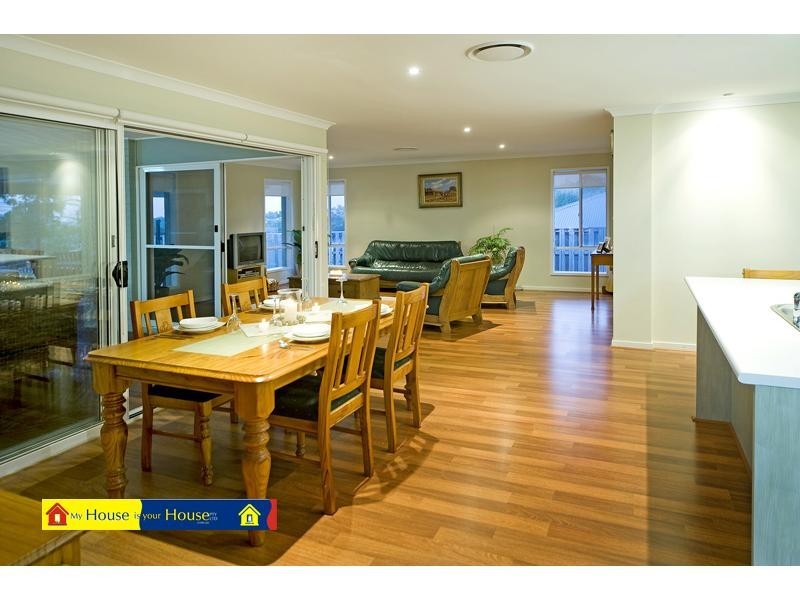 8 Hillary Circuit, Pacific Pines QLD 4211