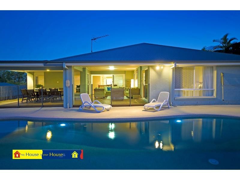 8 Hillary Circuit, Pacific Pines QLD 4211