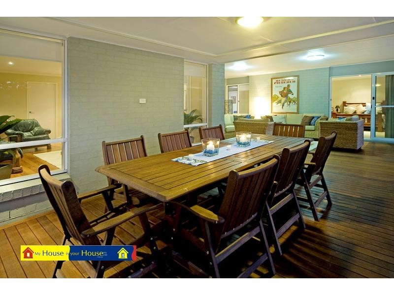 8 Hillary Circuit, Pacific Pines QLD 4211