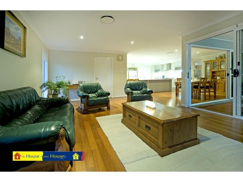 8 Hillary Circuit, Pacific Pines QLD 4211