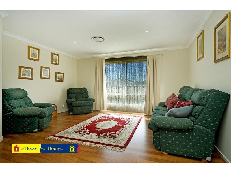 8 Hillary Circuit, Pacific Pines QLD 4211