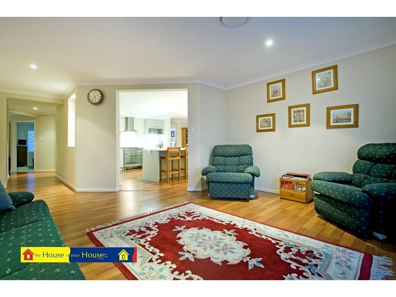8 Hillary Circuit, Pacific Pines QLD 4211