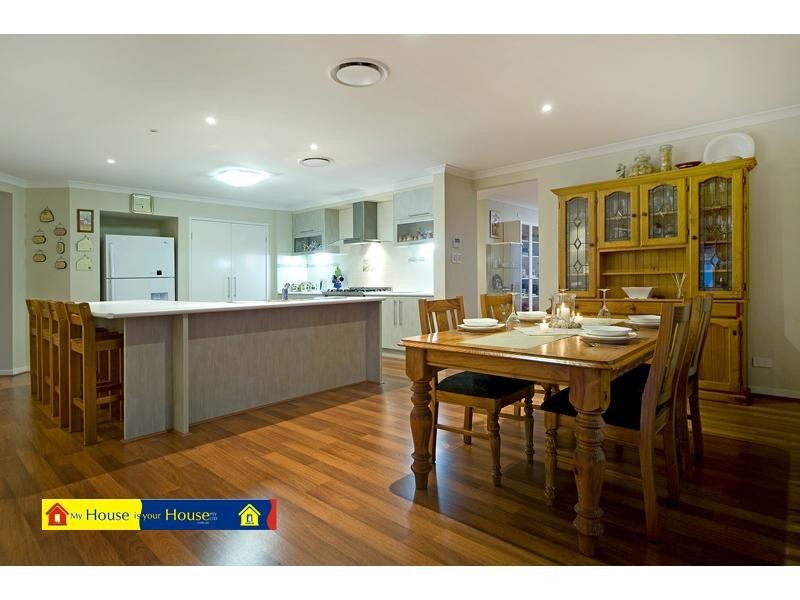 8 Hillary Circuit, Pacific Pines QLD 4211