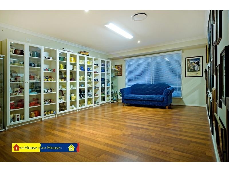8 Hillary Circuit, Pacific Pines QLD 4211