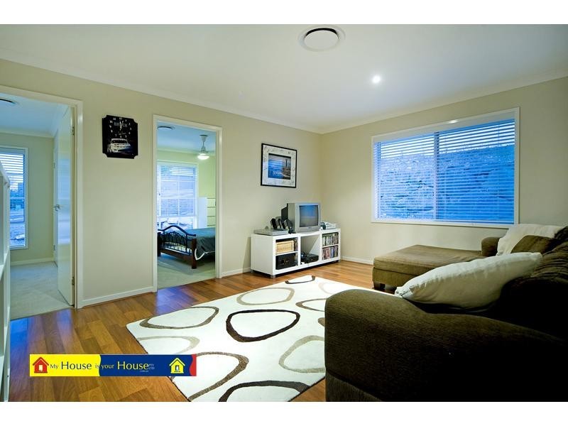 8 Hillary Circuit, Pacific Pines QLD 4211
