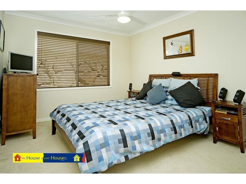 8 Hillary Circuit, Pacific Pines QLD 4211