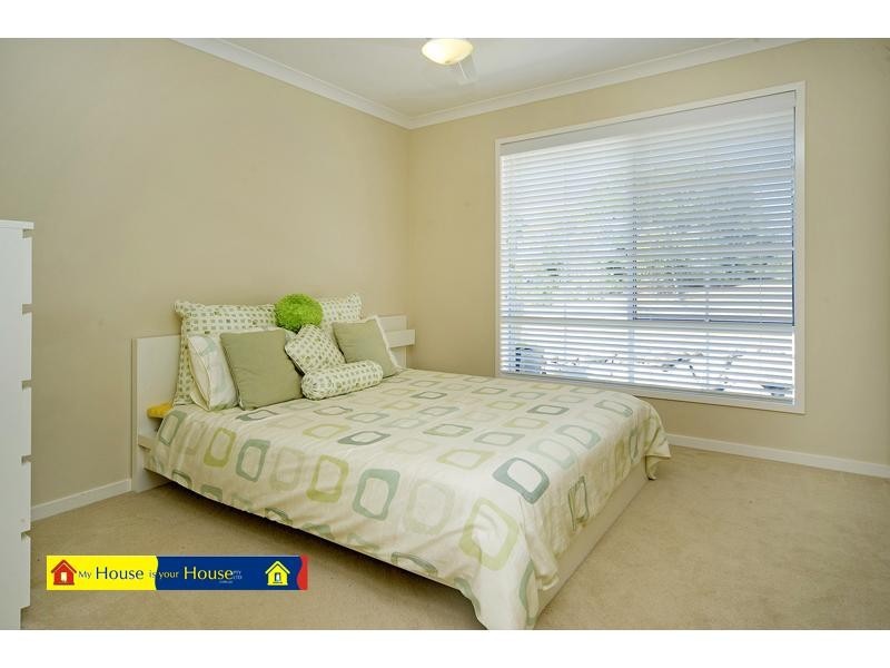 8 Hillary Circuit, Pacific Pines QLD 4211