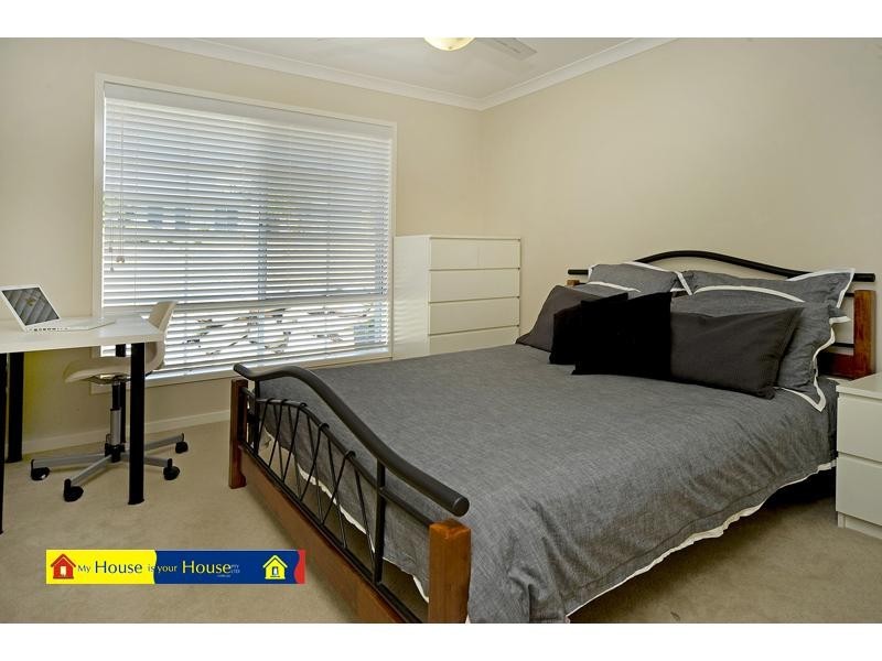 8 Hillary Circuit, Pacific Pines QLD 4211