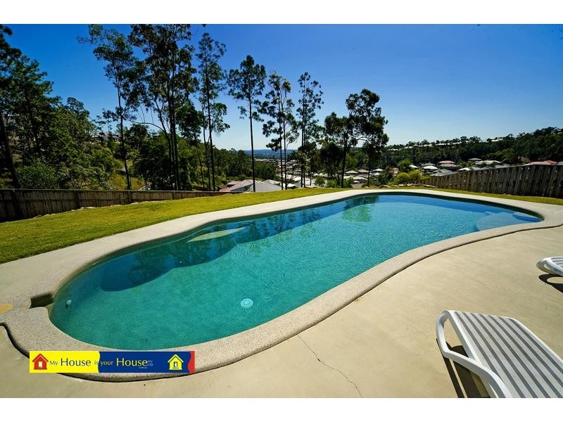 8 Hillary Circuit, Pacific Pines QLD 4211