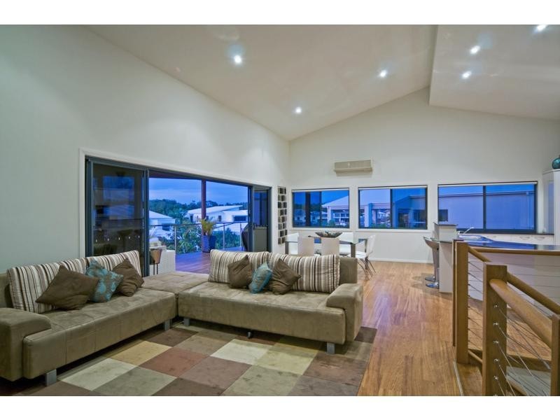 15 Buccaneer Way, Coomera Waters QLD 4209