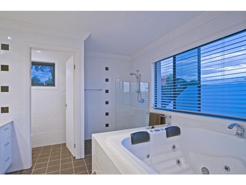 15 Buccaneer Way, Coomera Waters QLD 4209
