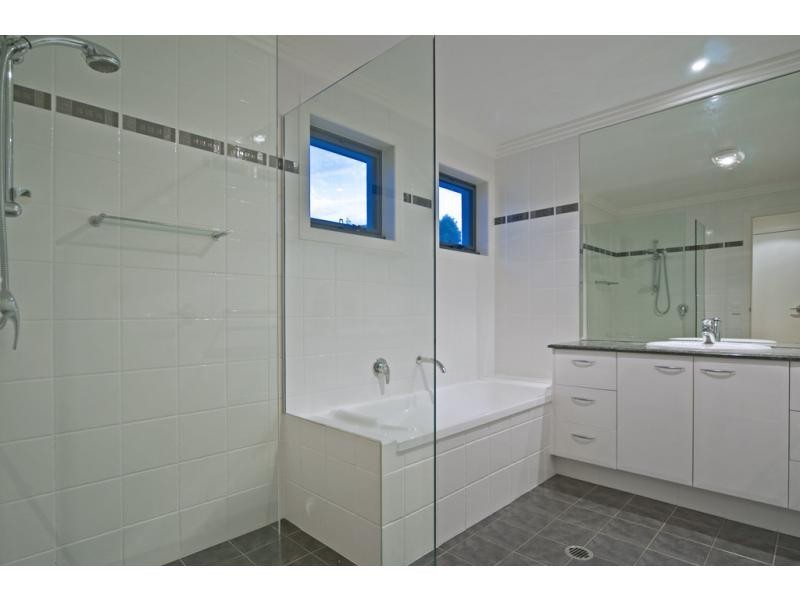 15 Buccaneer Way, Coomera Waters QLD 4209