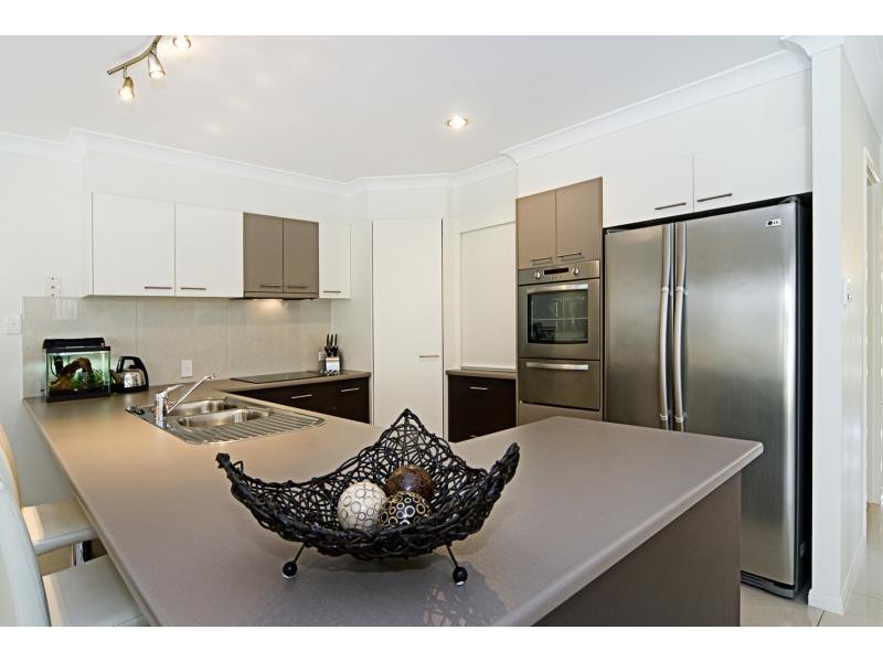 17a Shannon Brook Grove, Pacific Pines QLD 4211