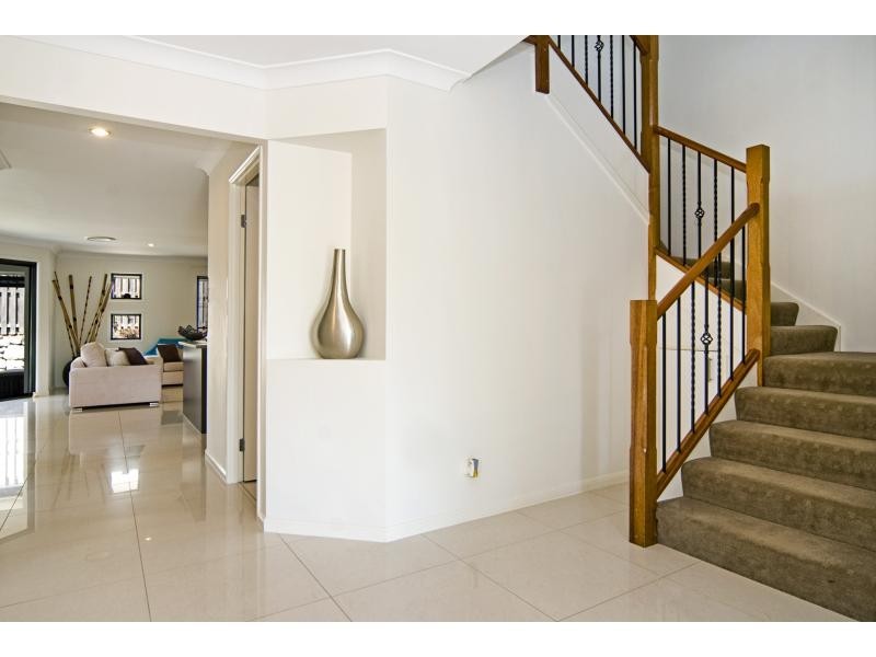 17a Shannon Brook Grove, Pacific Pines QLD 4211