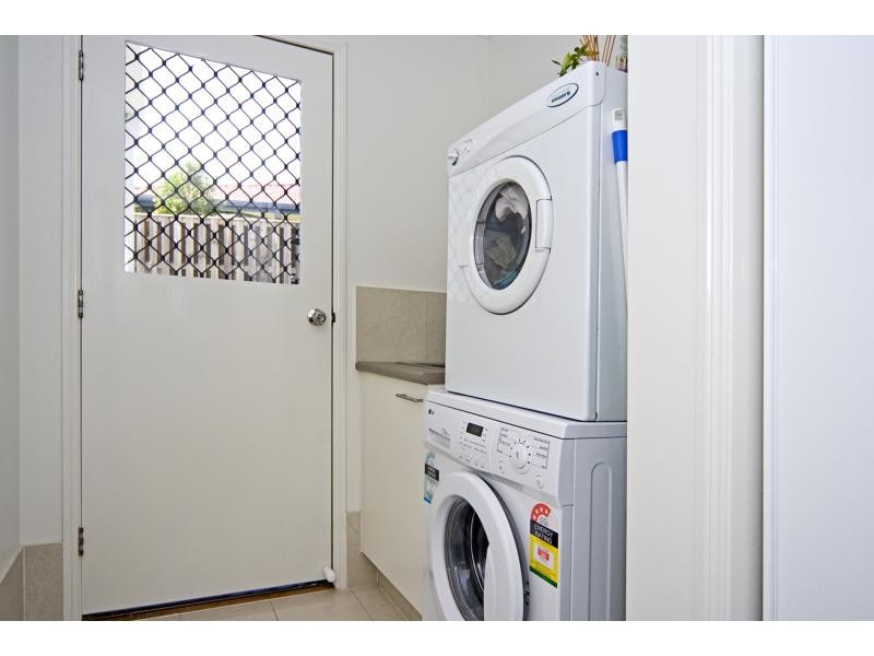 17a Shannon Brook Grove, Pacific Pines QLD 4211