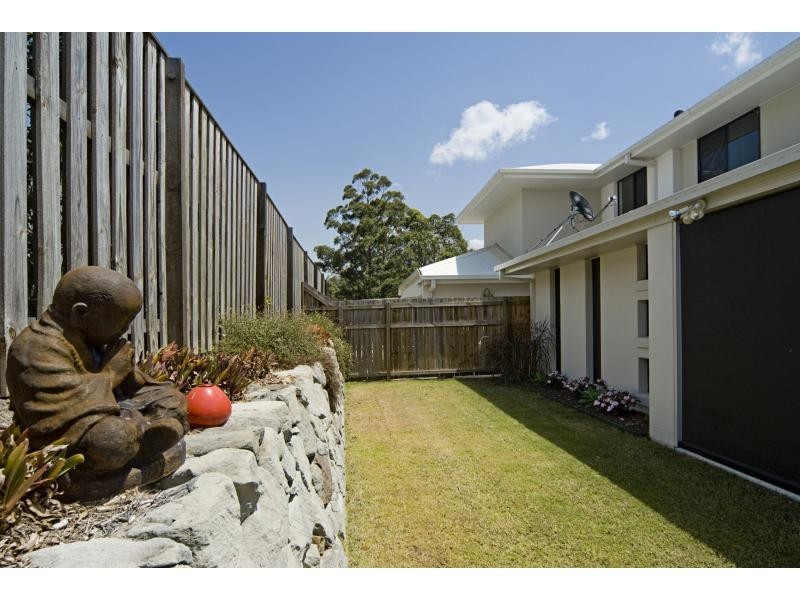 17a Shannon Brook Grove, Pacific Pines QLD 4211