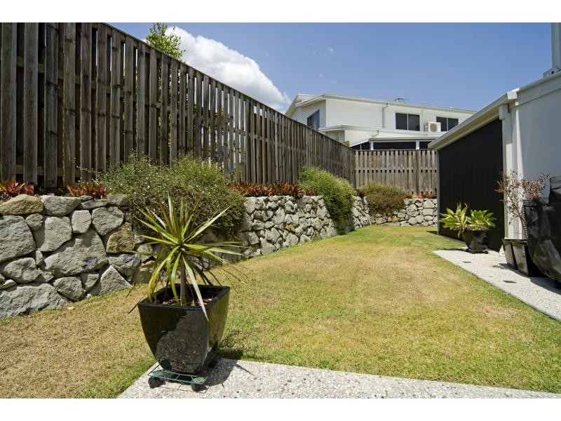 17a Shannon Brook Grove, Pacific Pines QLD 4211