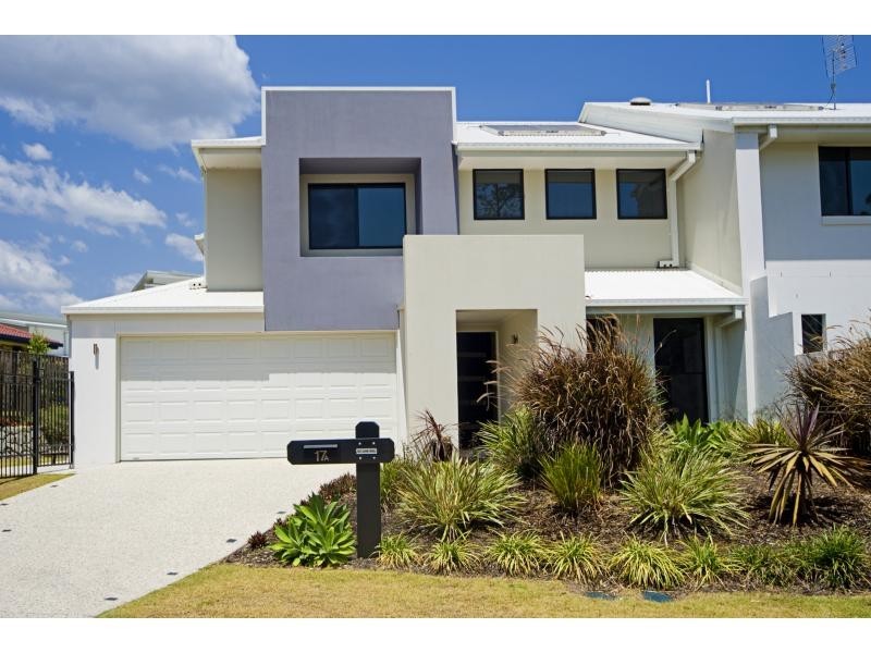 17a Shannon Brook Grove, Pacific Pines QLD 4211