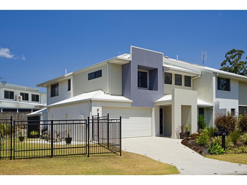 17a Shannon Brook Grove, Pacific Pines QLD 4211