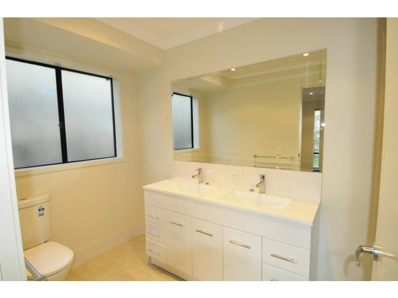 10 Willunga Street, Pacific Pines QLD 4211
