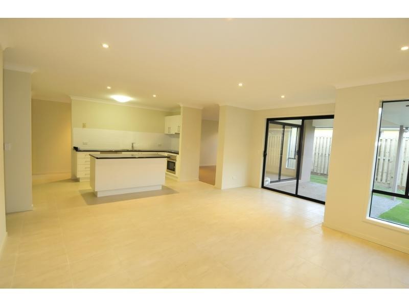 10 Willunga Street, Pacific Pines QLD 4211