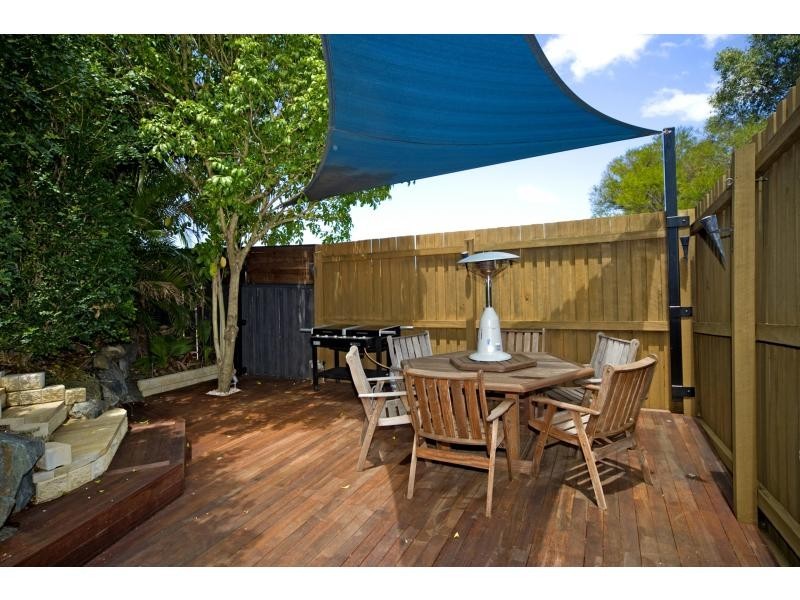 2 Makemo Street, Pacific Pines QLD 4211