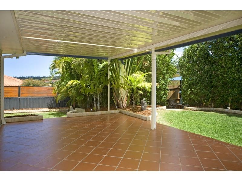 2 Makemo Street, Pacific Pines QLD 4211