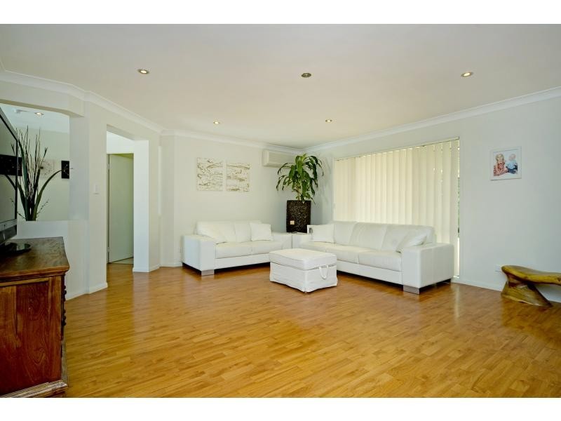 2 Makemo Street, Pacific Pines QLD 4211