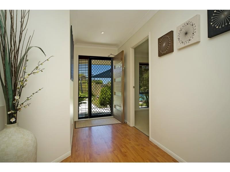 2 Makemo Street, Pacific Pines QLD 4211