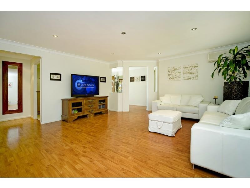 2 Makemo Street, Pacific Pines QLD 4211