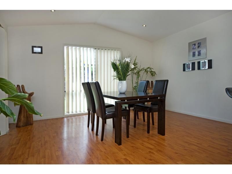 2 Makemo Street, Pacific Pines QLD 4211