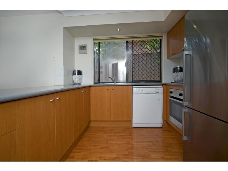 2 Makemo Street, Pacific Pines QLD 4211