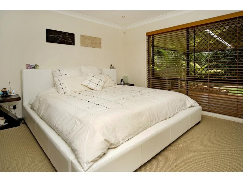 2 Makemo Street, Pacific Pines QLD 4211