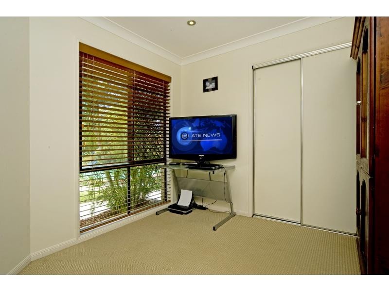 2 Makemo Street, Pacific Pines QLD 4211