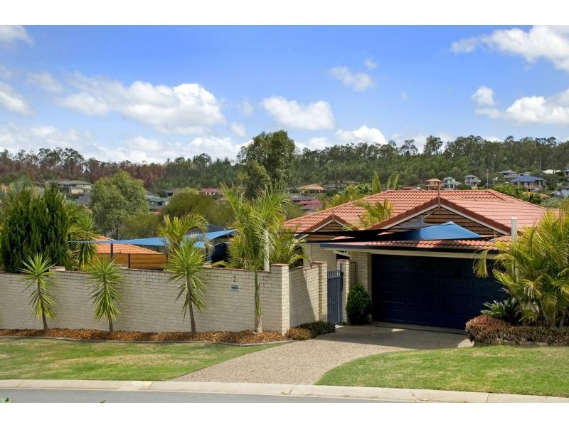 2 Makemo Street, Pacific Pines QLD 4211