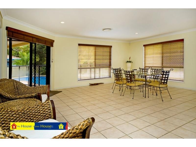 7 Herington Close, Arundel QLD 4214