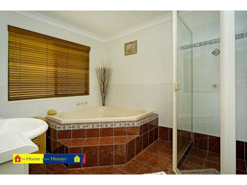 7 Herington Close, Arundel QLD 4214