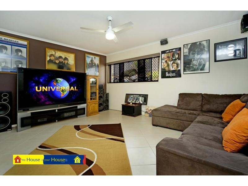 7 Victoria Drive, Pacific Pines QLD 4211